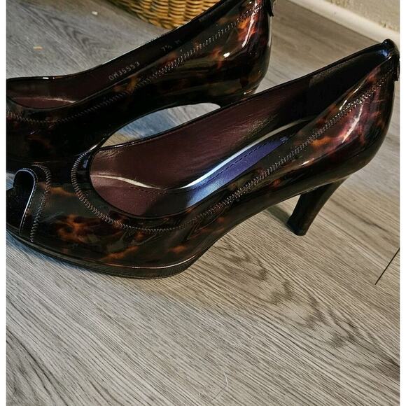 Stuart Weitzman Patent Leather Tortoise Shell Heels Peep Toe Women's Size 7.5.M - Picture 2 of 8